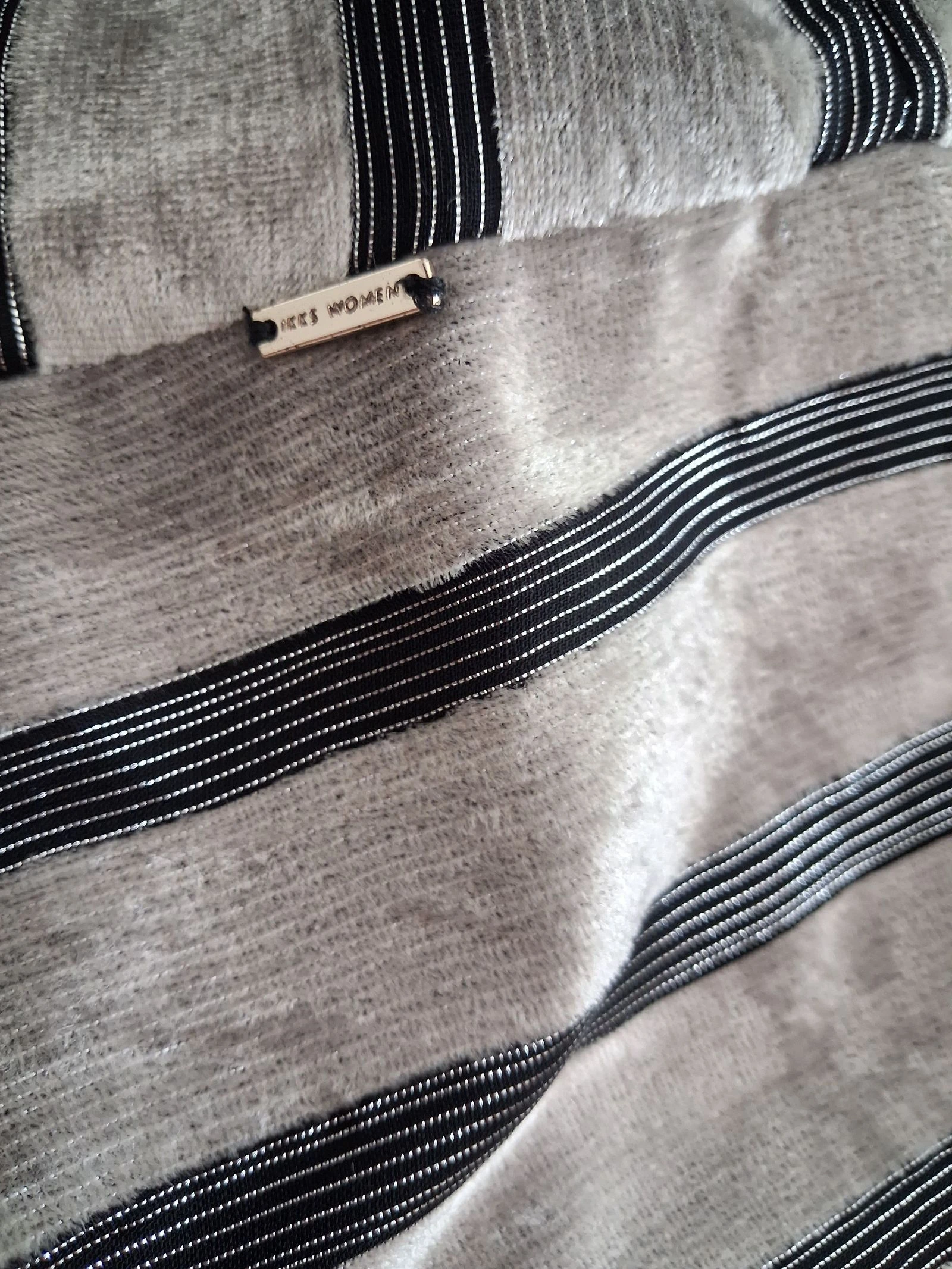 Blazer chic Ikks noir et argenté au toucher velours – photo 7